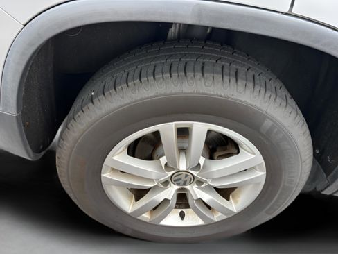 Used 2013 Volkswagen Tiguan S image 30