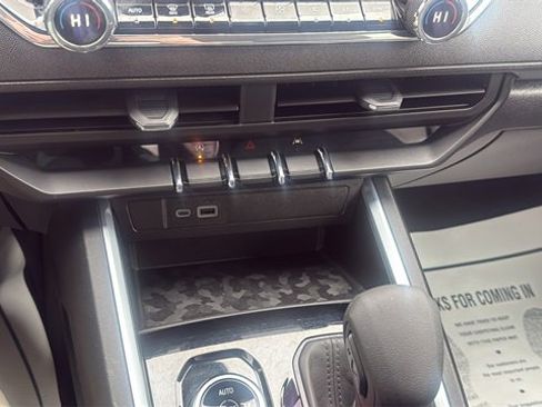 Used 2025 Chevrolet Colorado Trail Boss image 21