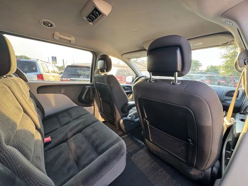 Used 2019 Dodge Grand Caravan SE image 23