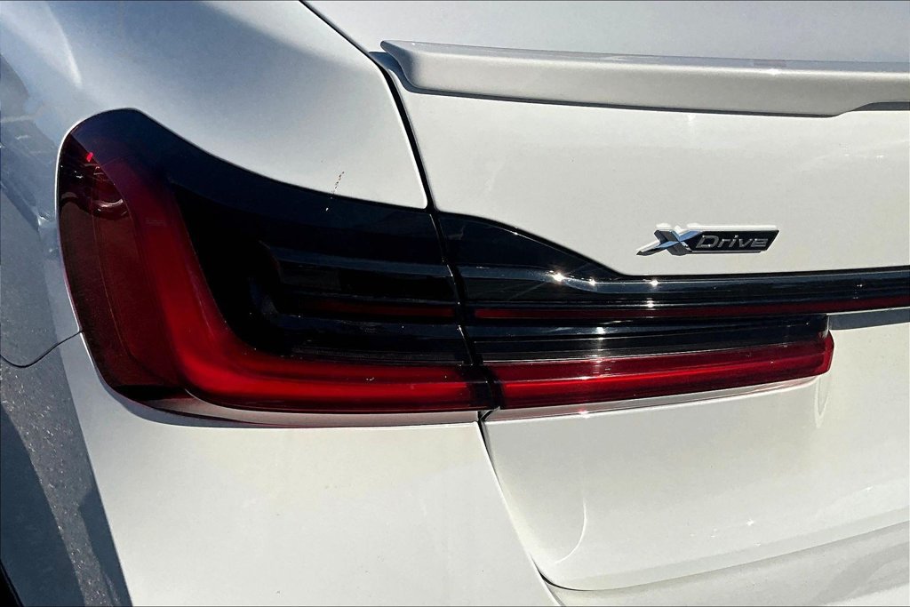 Used 2022 BMW 750i xDrive w/ Executive Package AWD/4WD image 23