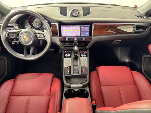 Certified 2025 Porsche Macan GTS image 26