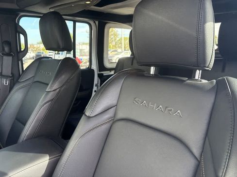 Used 2024 Jeep Wrangler Unlimited Sahara w/ Technology Group AWD/4WD image 10