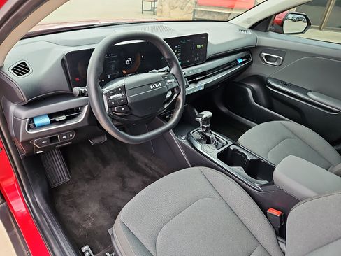 Used 2025 Kia K4 FWD image 12