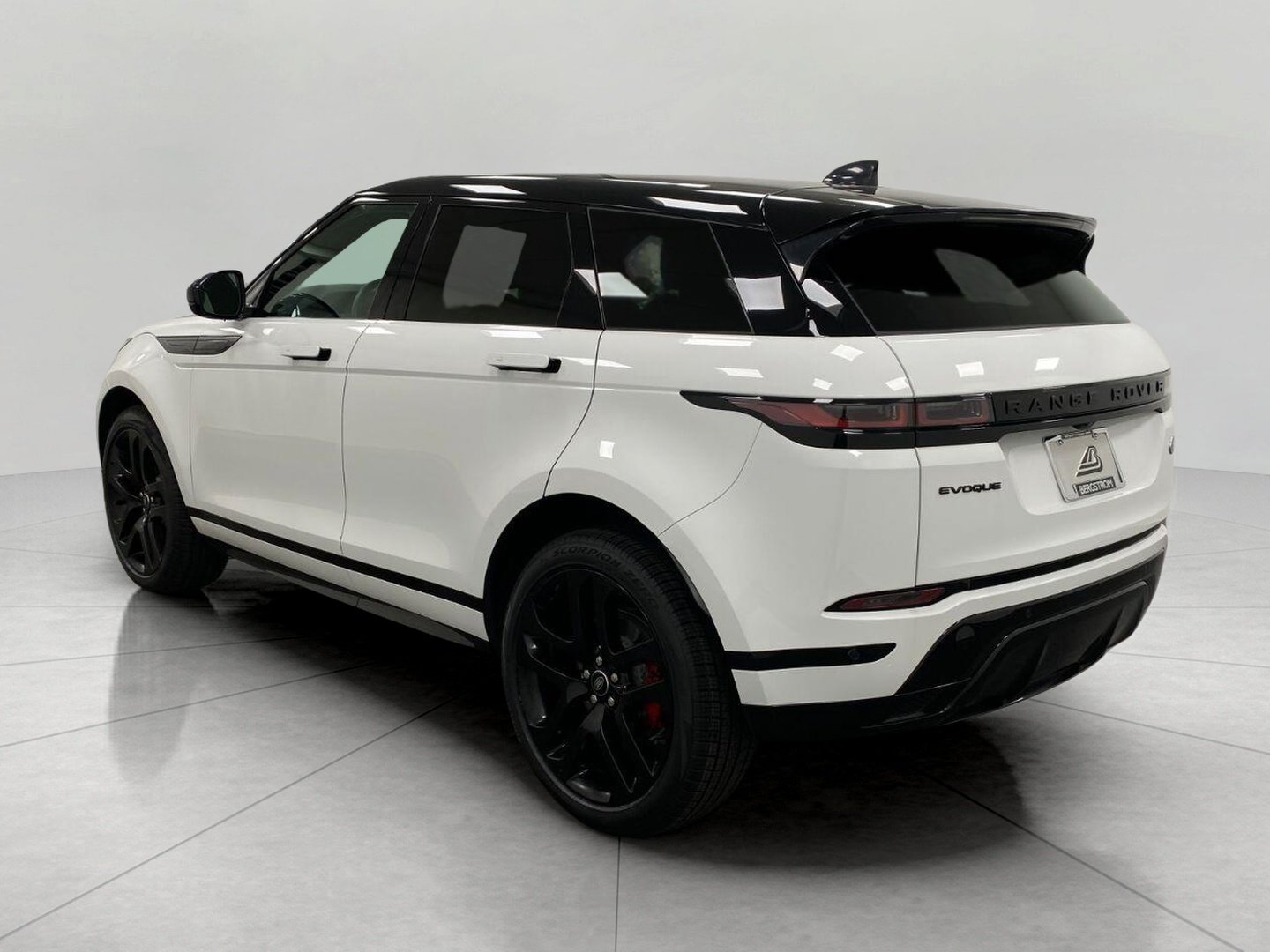 Used 2023 Land Rover Range Rover Evoque R-Dynamic SE AWD/4WD image 8
