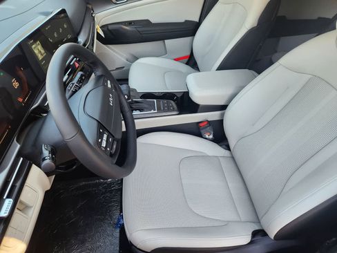 New 2026 Kia Sportage EX FWD image 12