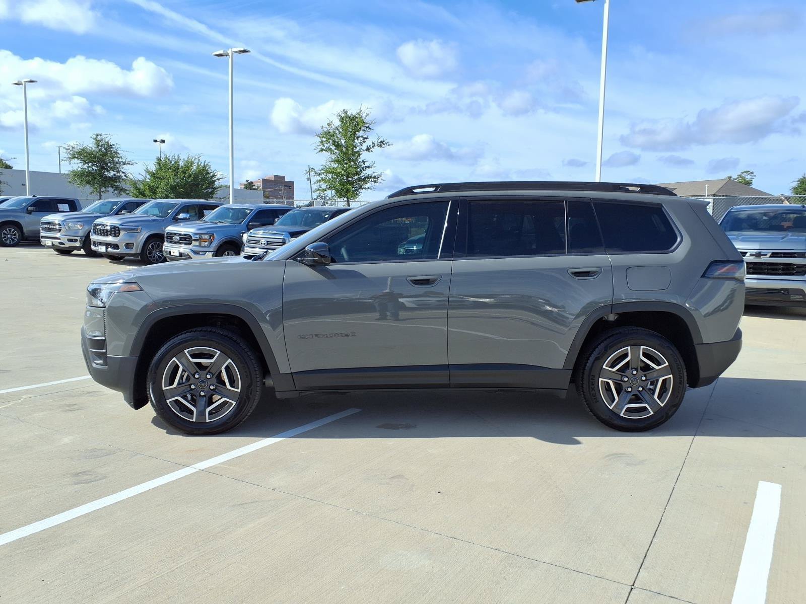 Used 2026 Jeep Cherokee Laredo AWD/4WD image 9