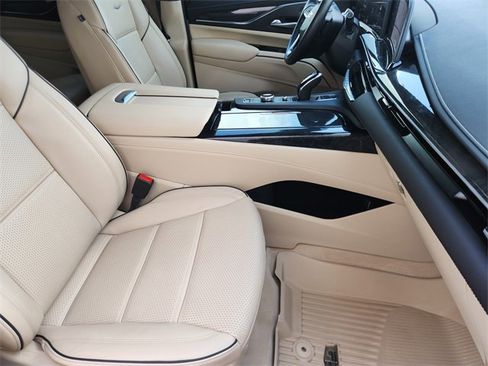 Used 2024 Cadillac Escalade Premium Luxury w/ Performance Package AWD/4WD image 19