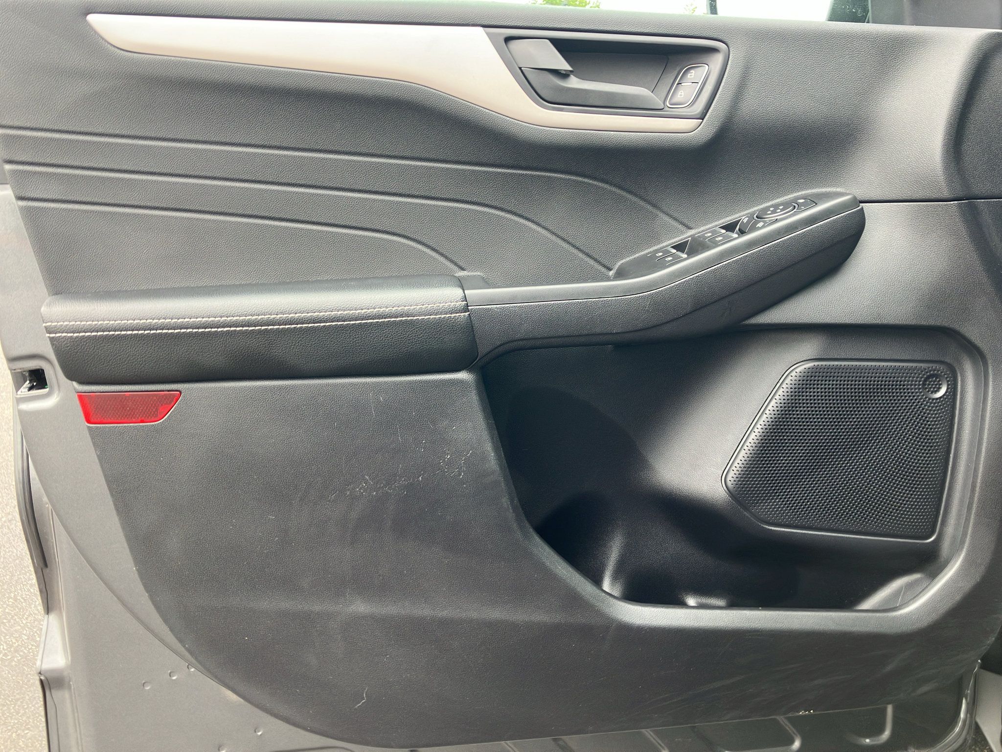 Used 2022 Ford Escape SE w/ SE Sport Appearance Package FWD image 12