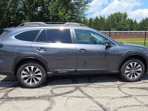 Certified 2025 Subaru Outback Limited AWD/4WD image 9
