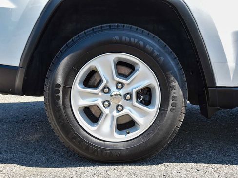 Certified 2017 Jeep Grand Cherokee Laredo w/ Quick Order Package 23E AWD/4WD image 12