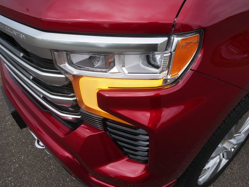 Certified 2025 Chevrolet Silverado 1500 High Country AWD/4WD image 15
