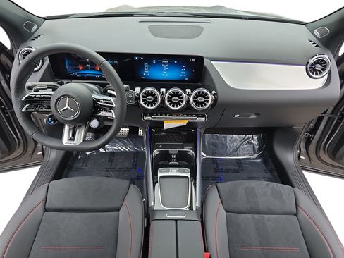 New 2026 Mercedes-Benz GLA 35 AMG 4MATIC image 9