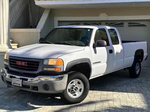 Used 2005 GMC Sierra 2500 W/T image 4