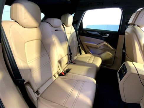 Certified 2023 Porsche Cayenne image 23