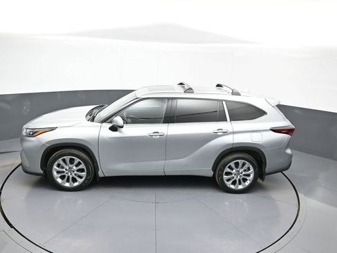 Certified 2024 Toyota Highlander Limited AWD/4WD image 43