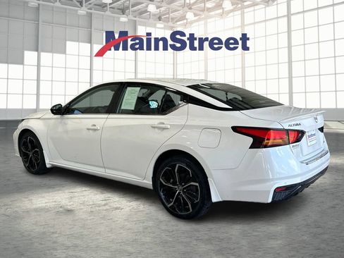 Used 2023 Nissan Altima 2.5 SR w/ SR Premium Package AWD/4WD image 3
