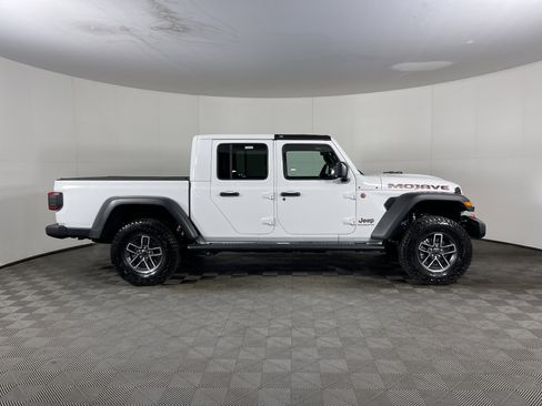 Used 2024 Jeep Gladiator Mojave w/ Convenience Group image 5