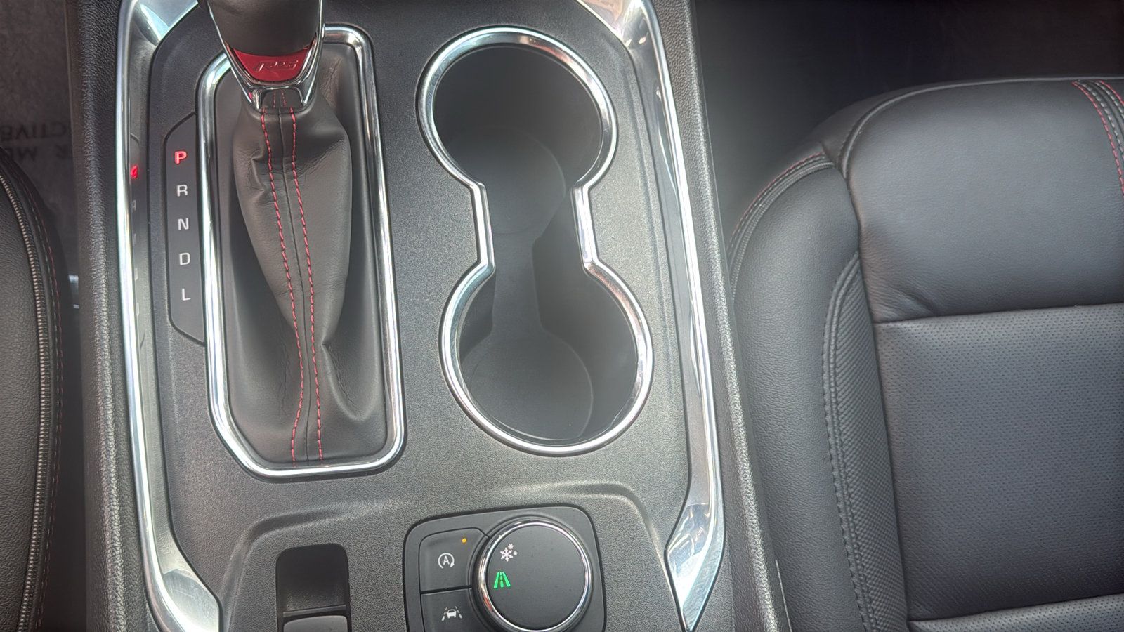 Used 2023 Chevrolet Traverse RS FWD image 19