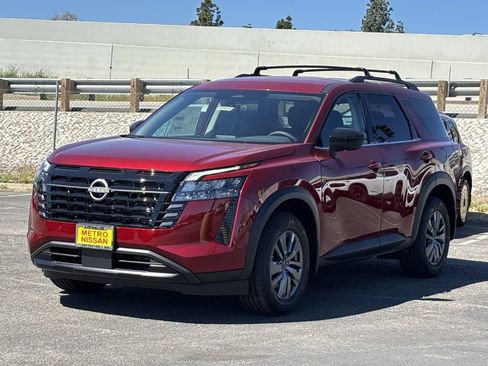 New 2026 Nissan Pathfinder SV image 5
