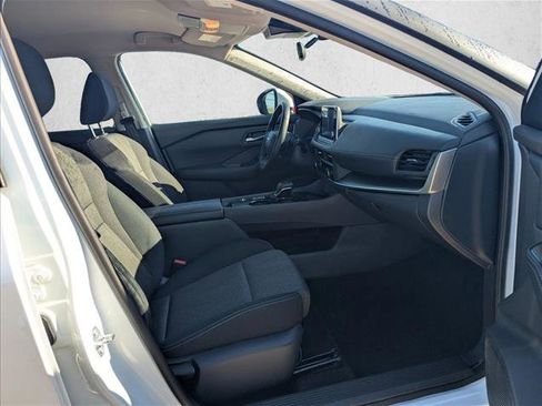 Used 2025 Nissan Rogue SV image 20