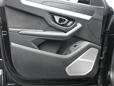 Used 2019 Lamborghini Urus AWD/4WD image 9
