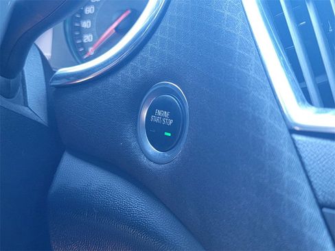 Used 2020 Chevrolet Malibu LT image 32