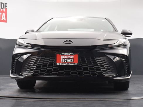 Used 2025 Toyota Camry SE AWD/4WD image 30
