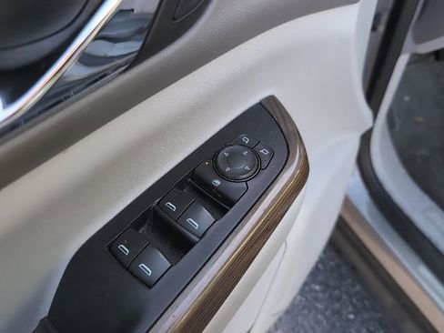 Used 2019 GMC Acadia SLE image 23