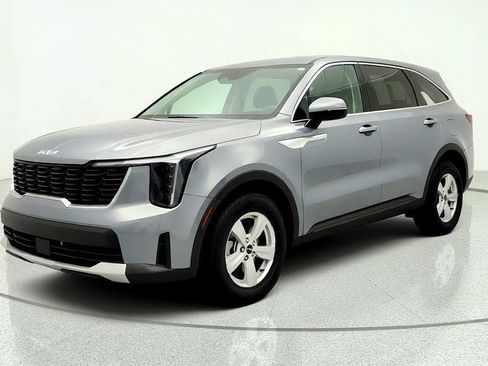 Used 2025 Kia Sorento LX FWD image 1