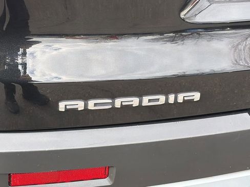Used 2023 GMC Acadia SLT image 12