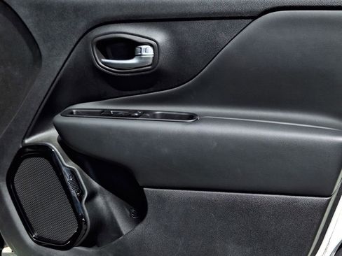Used 2020 Jeep Renegade Altitude image 23
