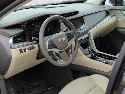 Used 2021 Cadillac XT5 Premium Luxury FWD image 10