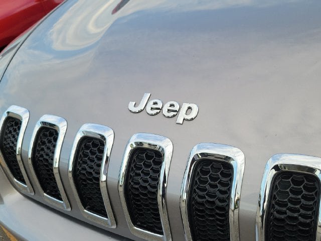 Used 2015 Jeep Cherokee Latitude FWD image 5