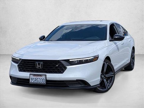 Used 2025 Honda Accord Sport image 2