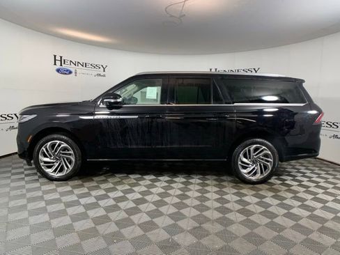 New 2025 Lincoln Navigator L Reserve image 3