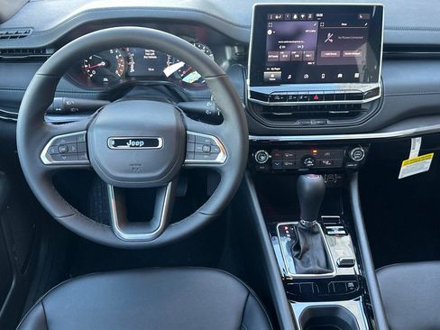 New 2026 Jeep Compass Latitude image 11