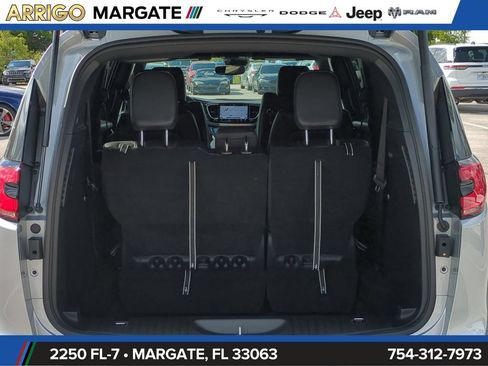 New 2026 Chrysler Pacifica Select FWD image 13