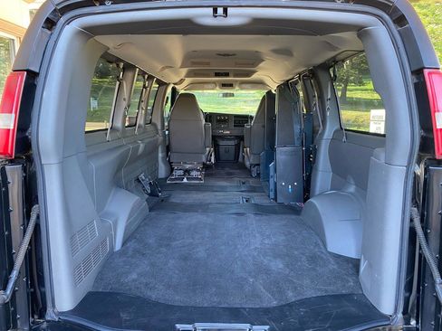 Used 2008 Chevrolet Express 1500 AWD Passenger w/ LT Preferred Equipment Group image 16