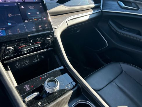 Used 2023 Jeep Grand Cherokee image 47