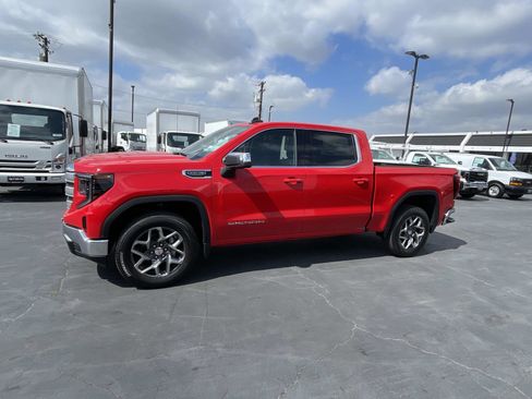 New 2026 GMC Sierra 1500 SLE w/ Preferred Package image 8