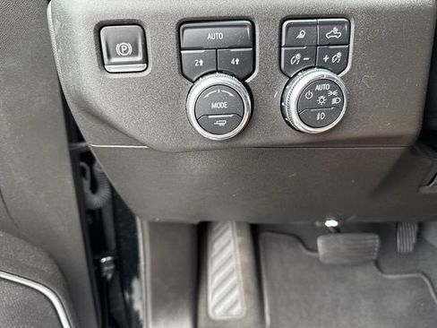 Used 2025 GMC Sierra 1500 SLT AWD/4WD image 25