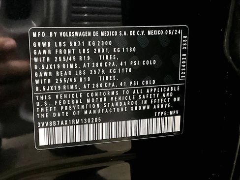 Used 2024 Volkswagen Tiguan SE R-Line image 35