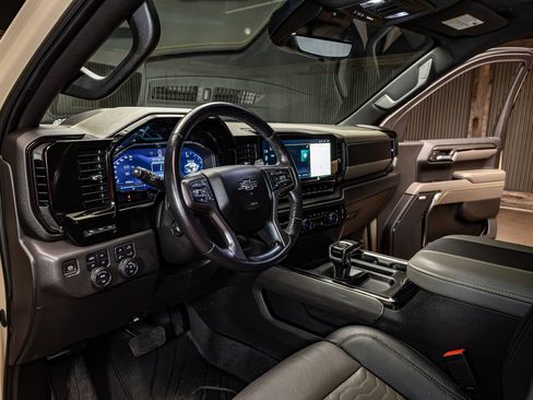 Used 2023 Chevrolet Silverado 1500 ZR2 w/ Technology Package AWD/4WD image 17