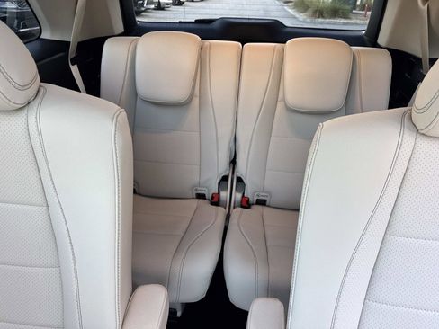 Used 2022 Mercedes-Benz GLS 450 4MATIC image 16