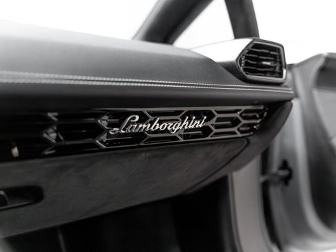Used 2017 Lamborghini Huracan LP 610-4 Avio image 14