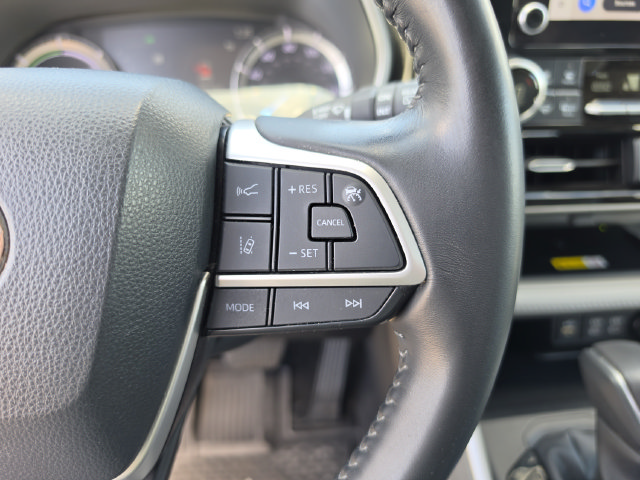 Used 2023 Toyota Highlander XLE AWD/4WD image 41