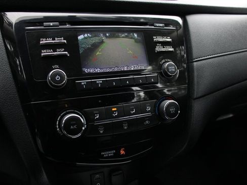 Used 2017 Nissan Rogue S AWD/4WD image 9
