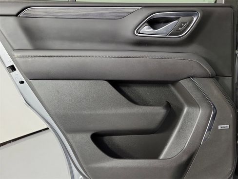 Used 2023 GMC Yukon SLT w/ SLT Luxury Package image 14