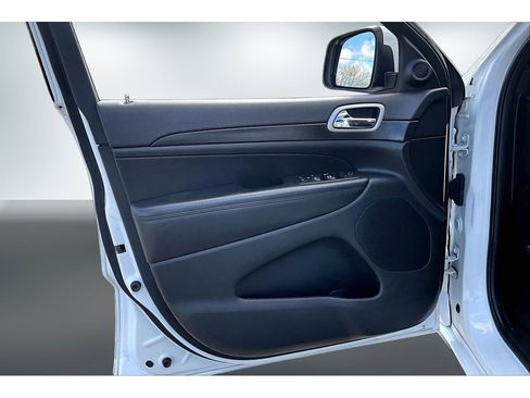 Used 2018 Jeep Grand Cherokee Altitude image 19