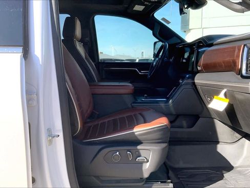 Used 2024 GMC Sierra 3500 Denali Ultimate image 9